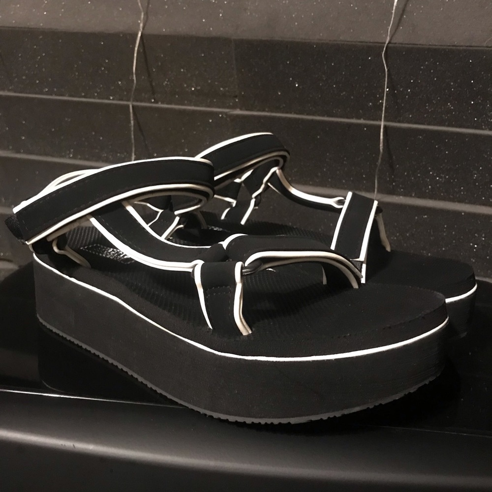 YELLOWBOX SPORTYB Velcro Platform Sandals Size 7.5